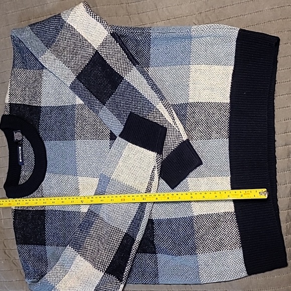Womens blue Buffalo plaid sweater NWOT  size M - Picture 1 of 5